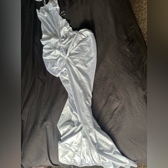 Mia Metallic Gown - Picture 3 of 3